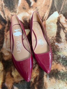 NWOT Calvin Klein Women's Burgundy Pointed-Toe